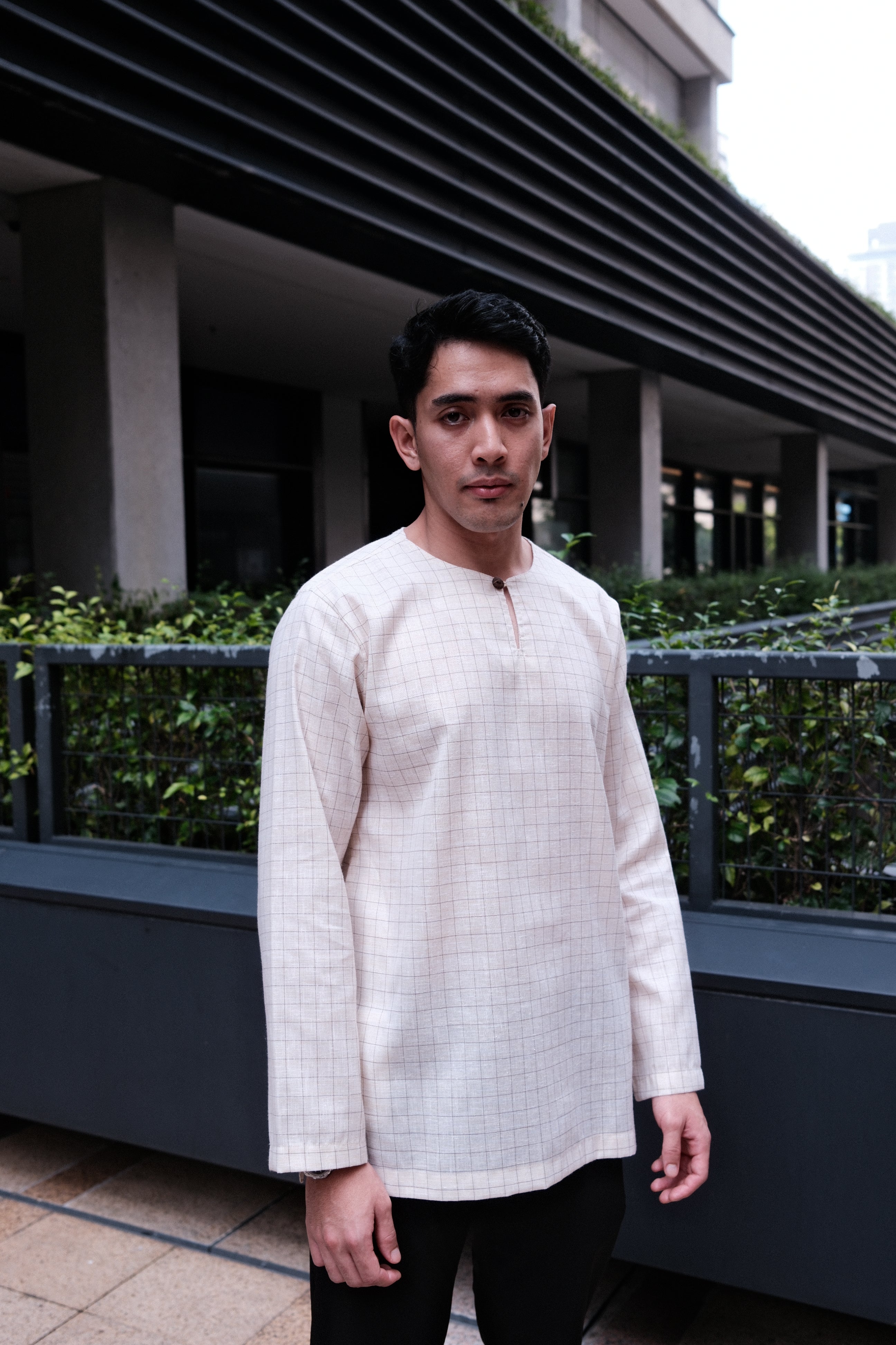 color-light-cream-big-checkered