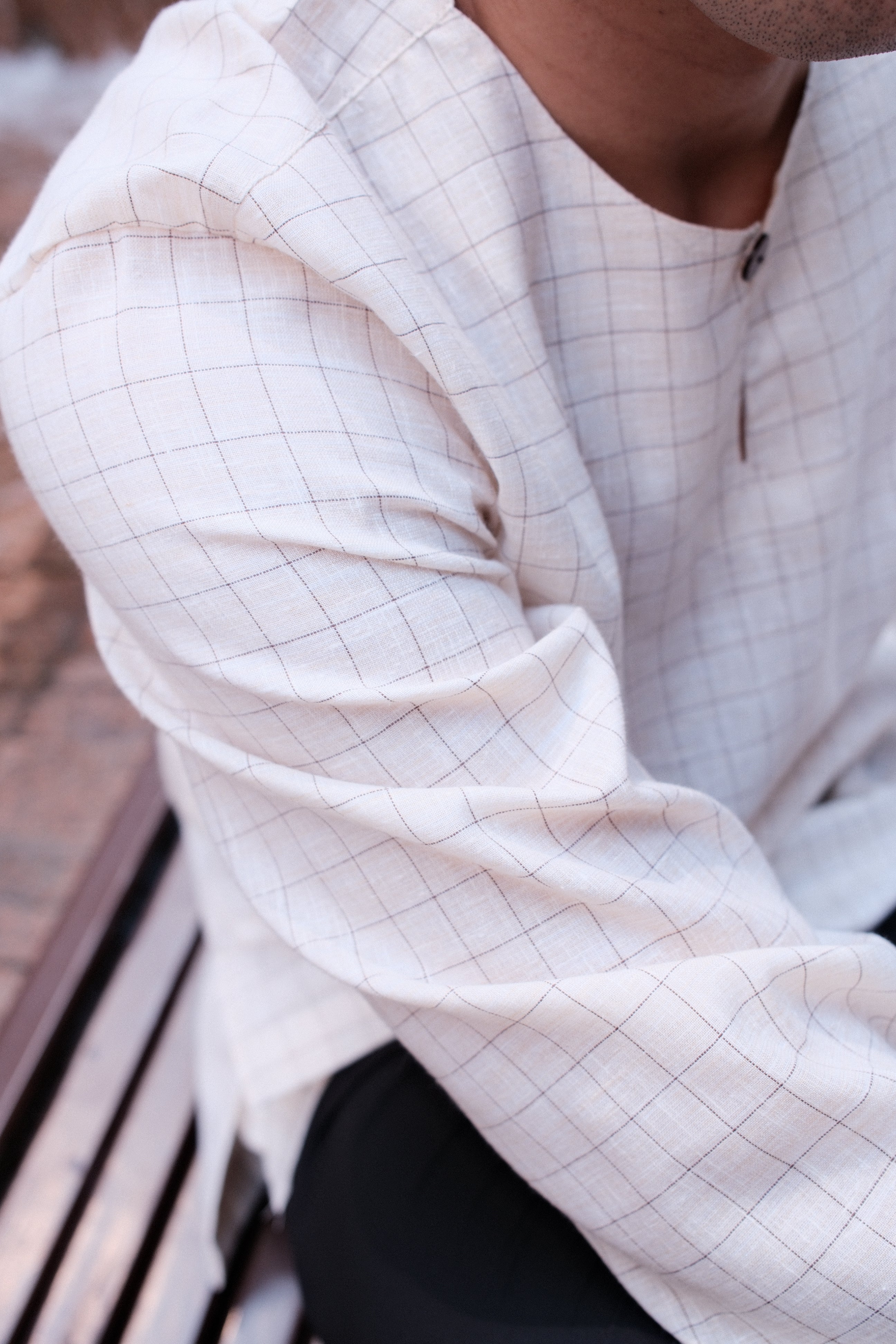 color-light-cream-big-checkered