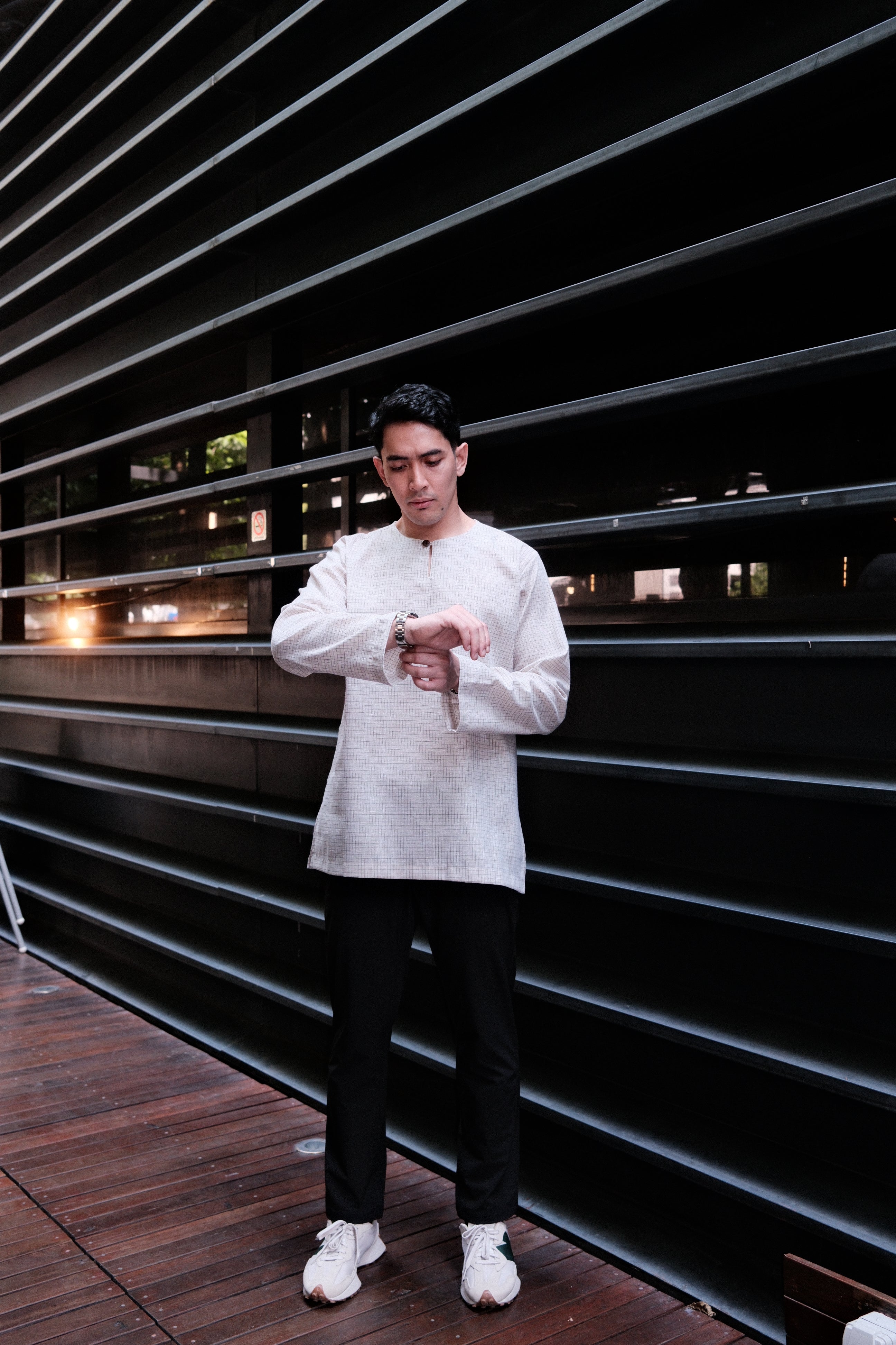 color-light-cream-small-checkered