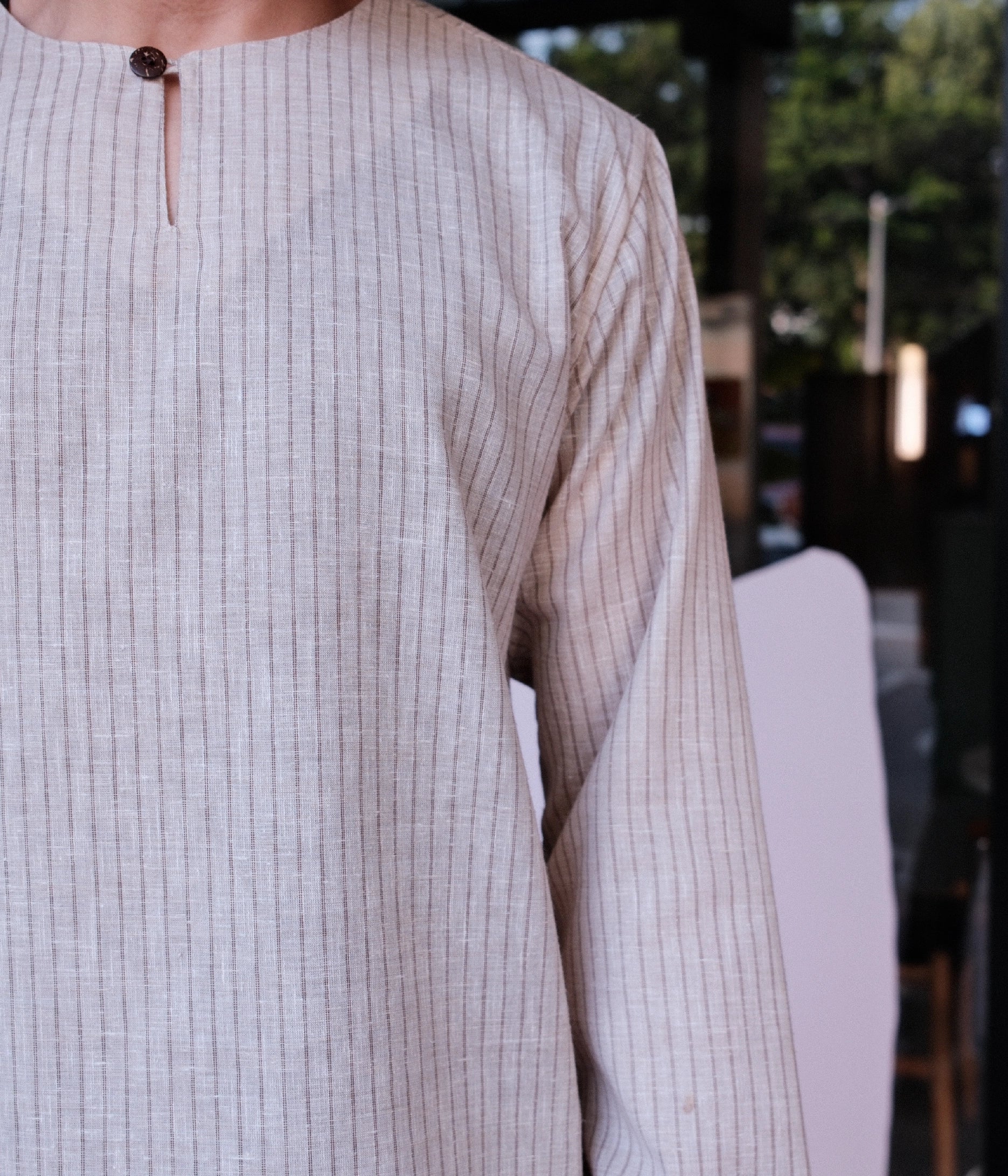 color-dark-cream-stripes