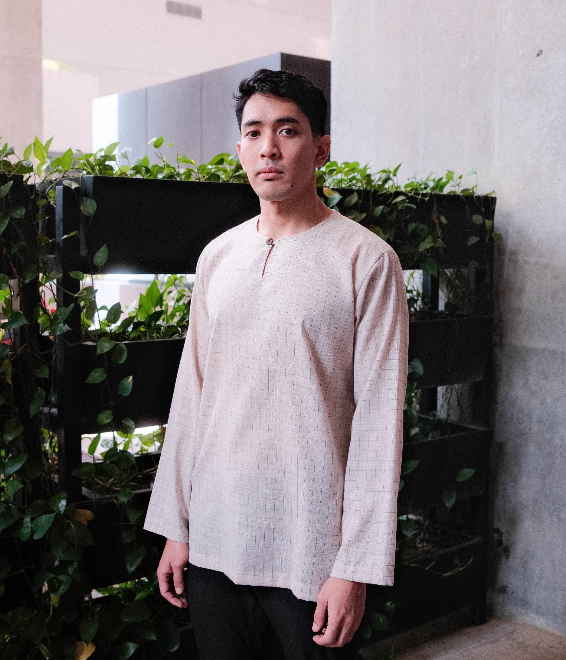 color-light-cream-big-checkered