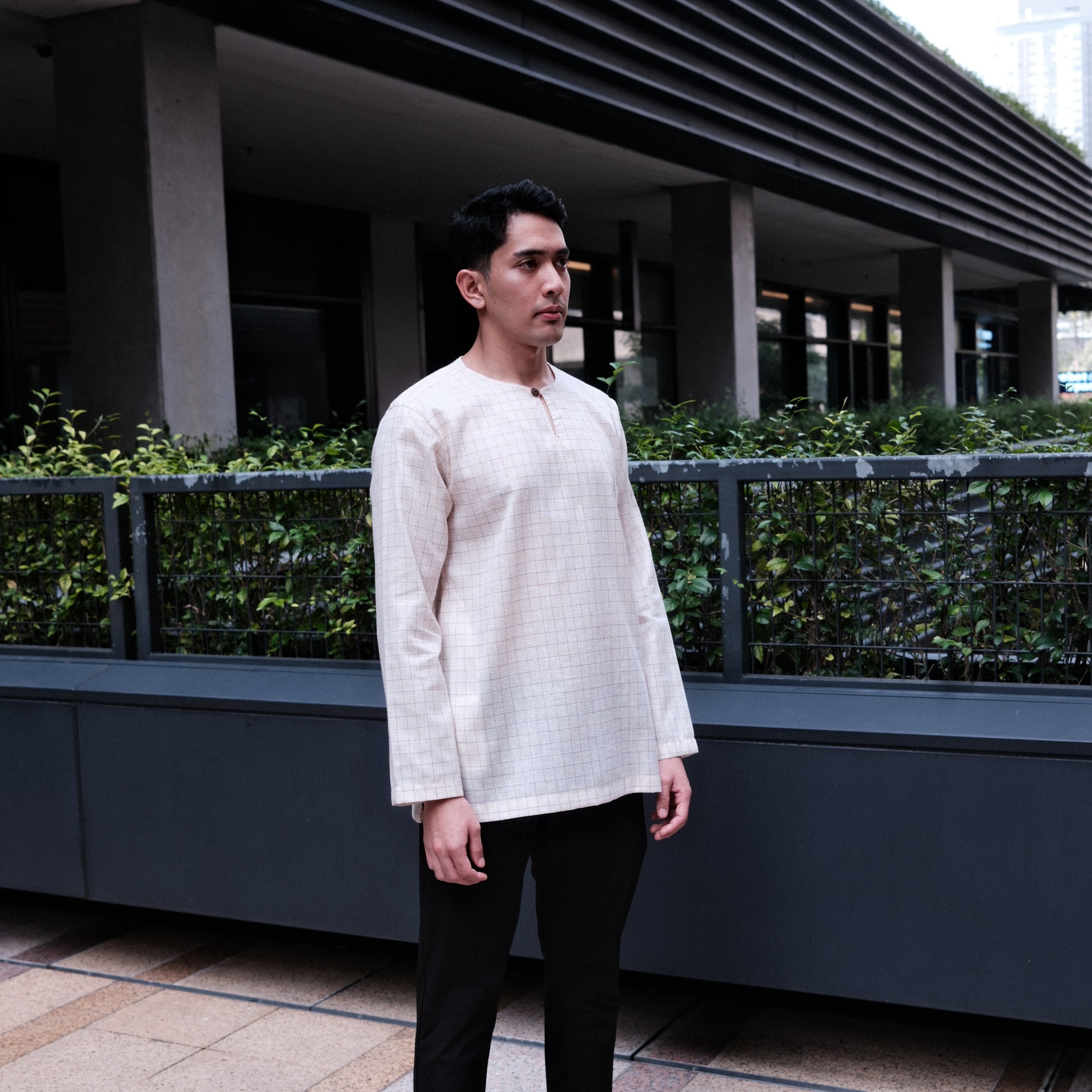 color-light-cream-big-checkered