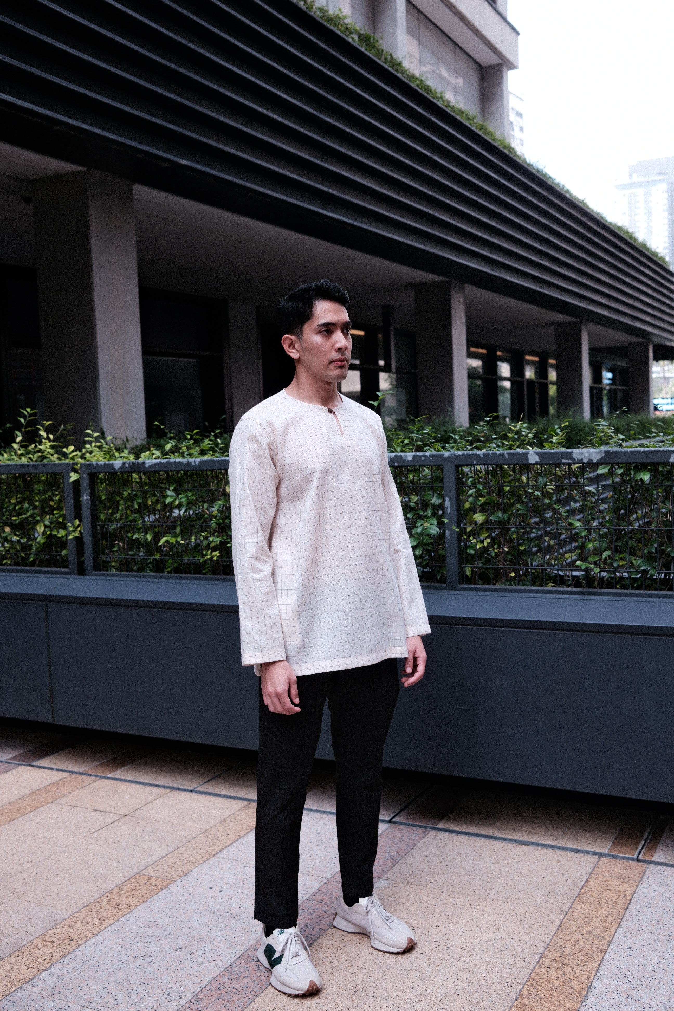 color-light-cream-big-checkered