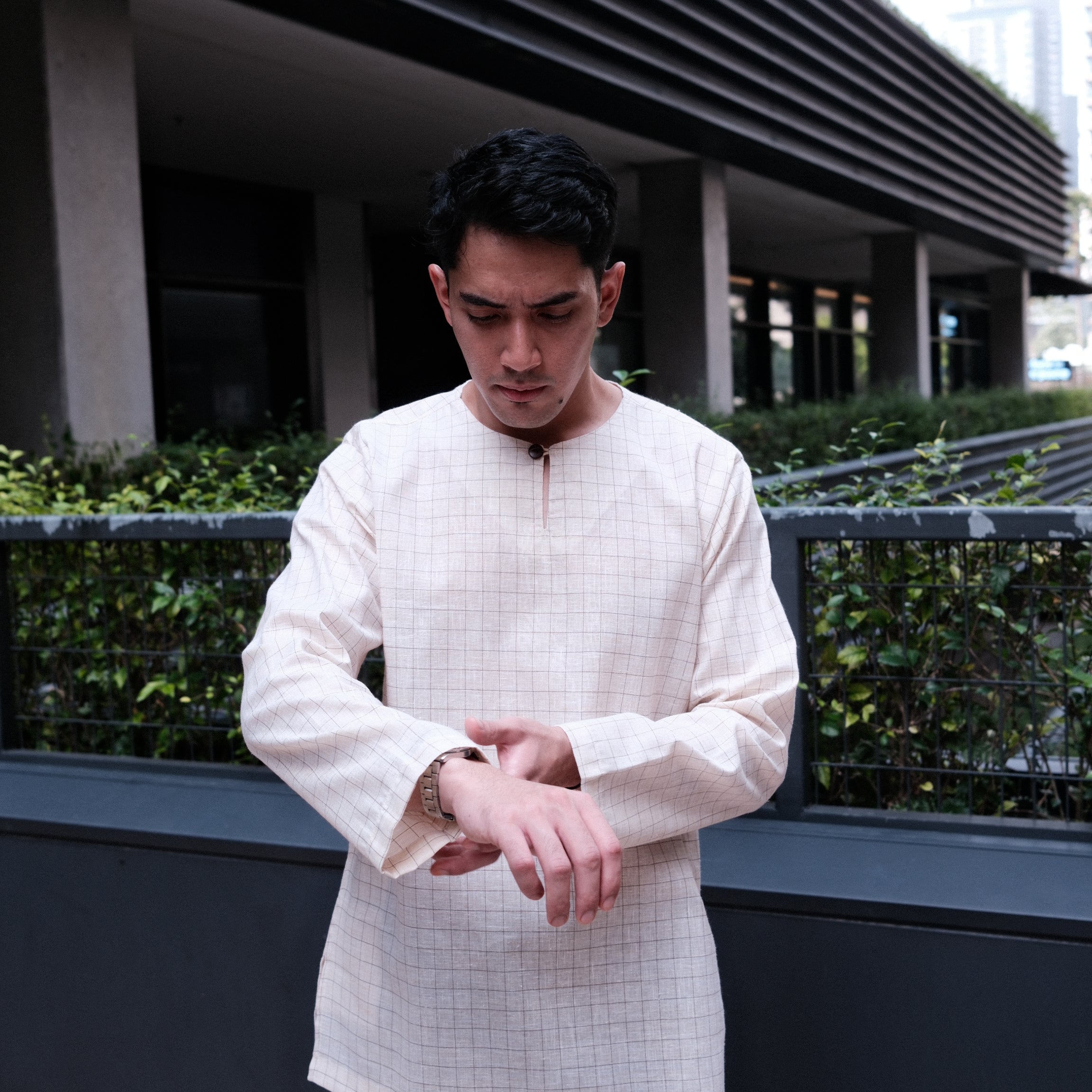 color-light-cream-big-checkered