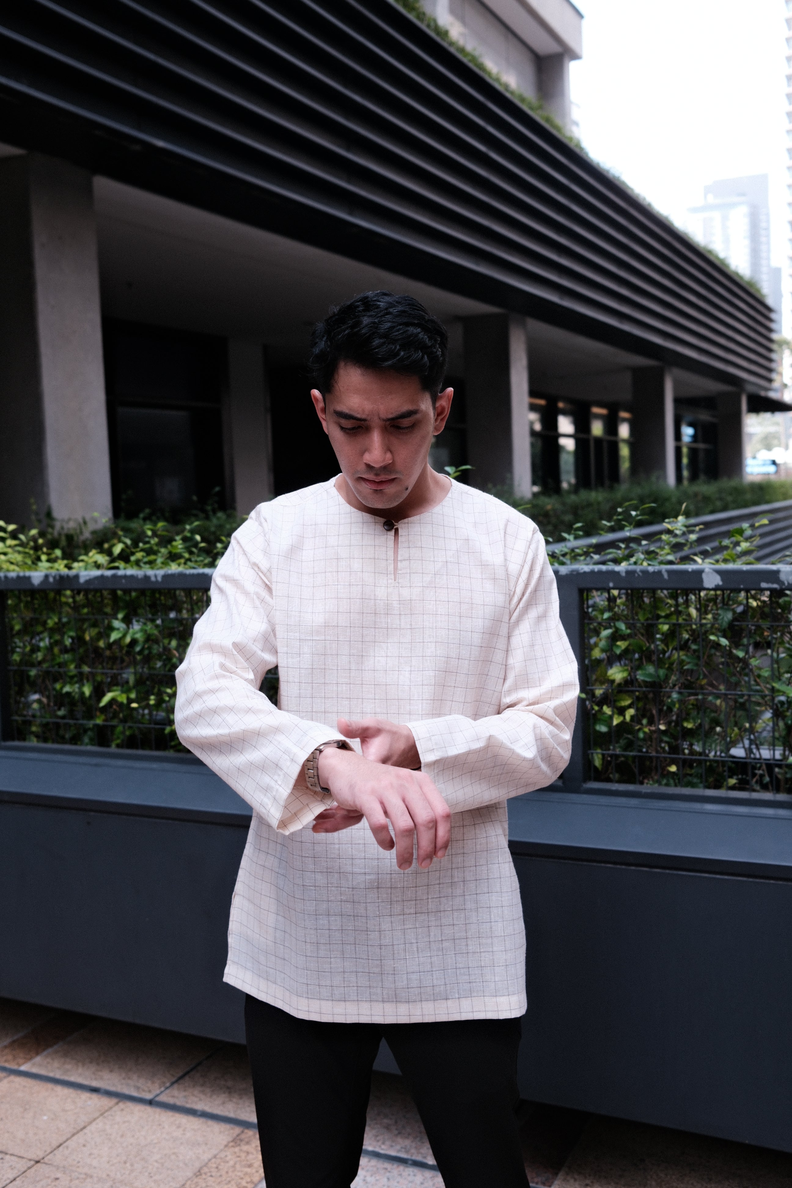 color-light-cream-big-checkered