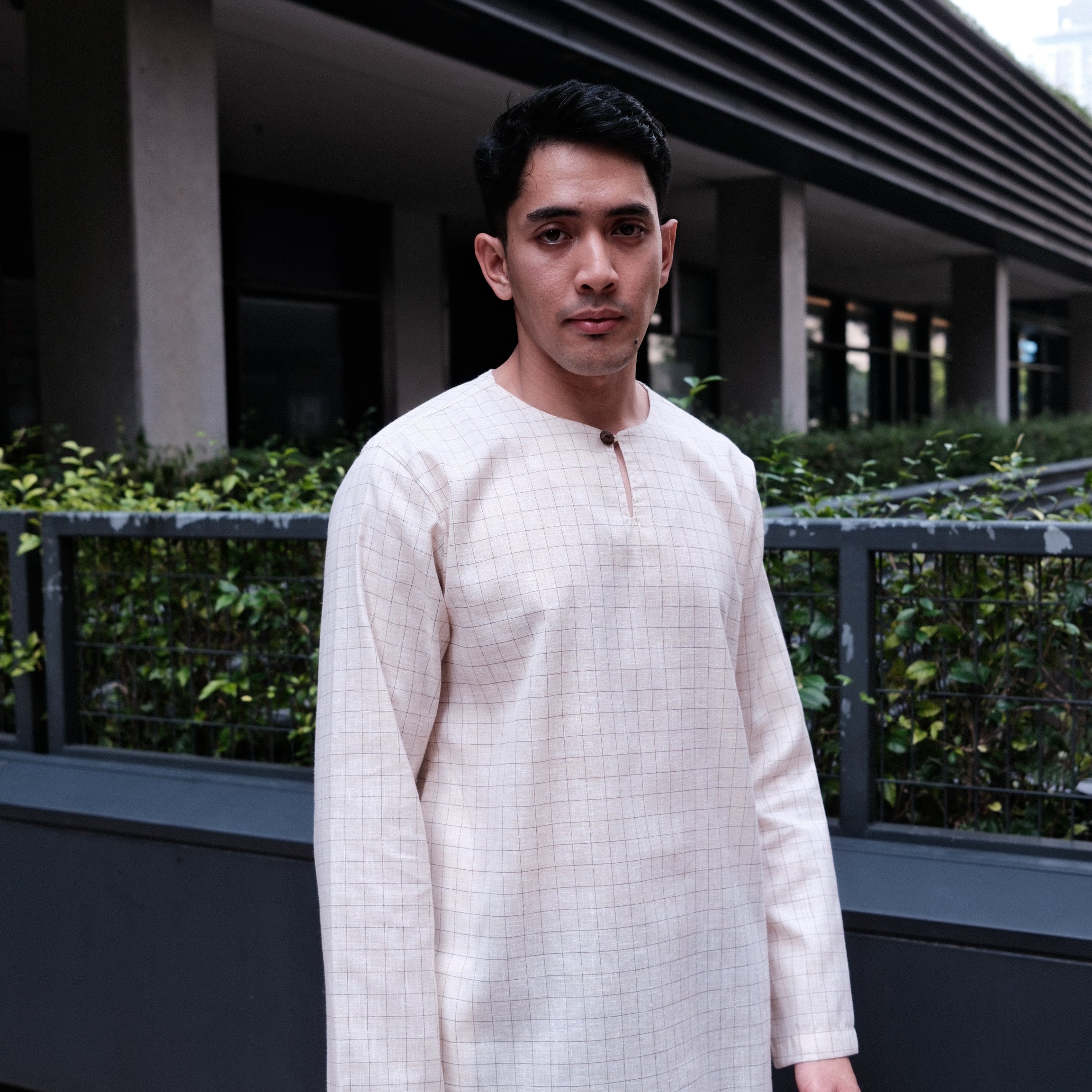 color-light-cream-big-checkered