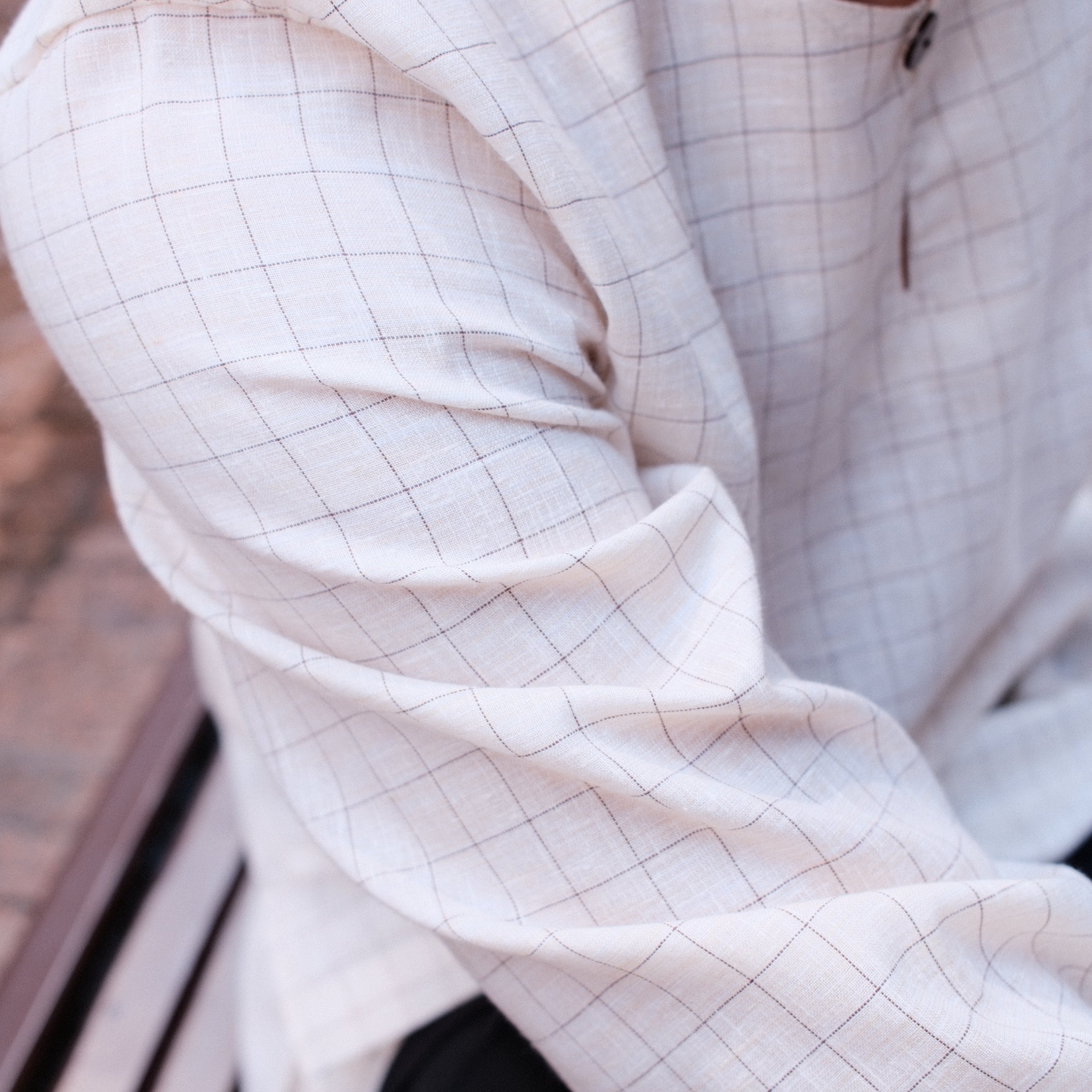 color-light-cream-big-checkered