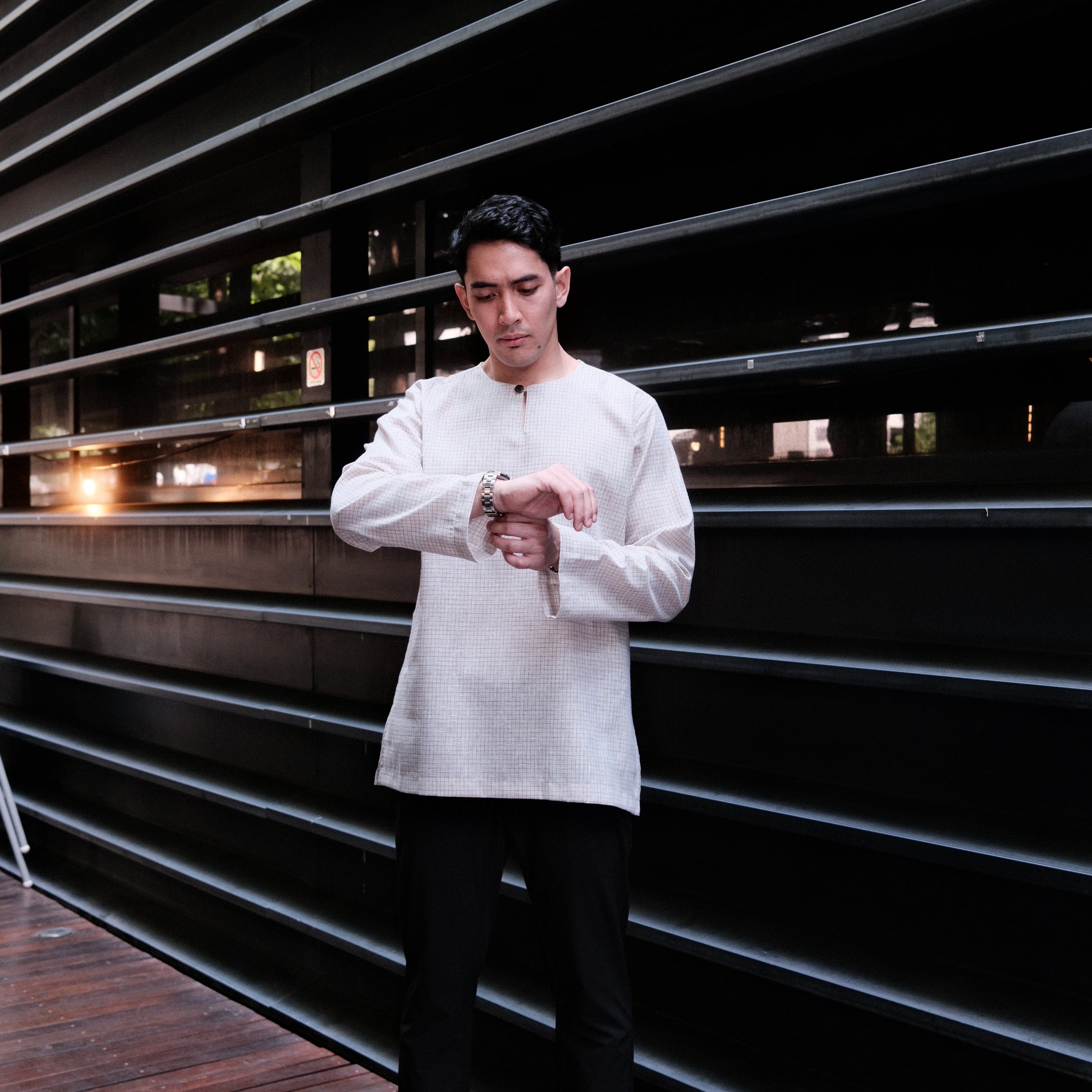 color-light-cream-small-checkered