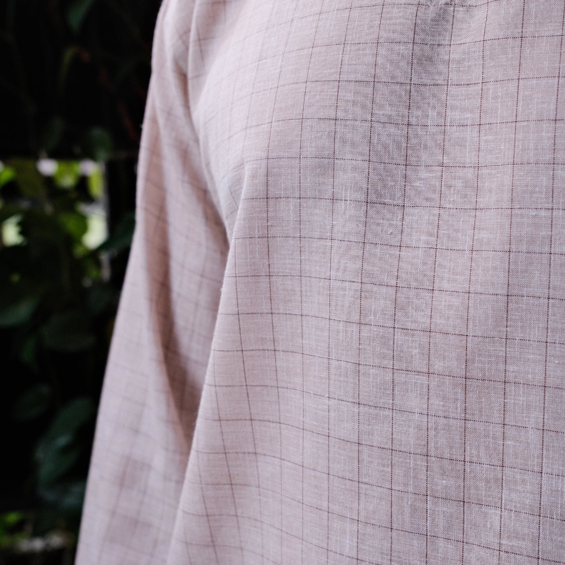 color-dark-cream-big-checkered