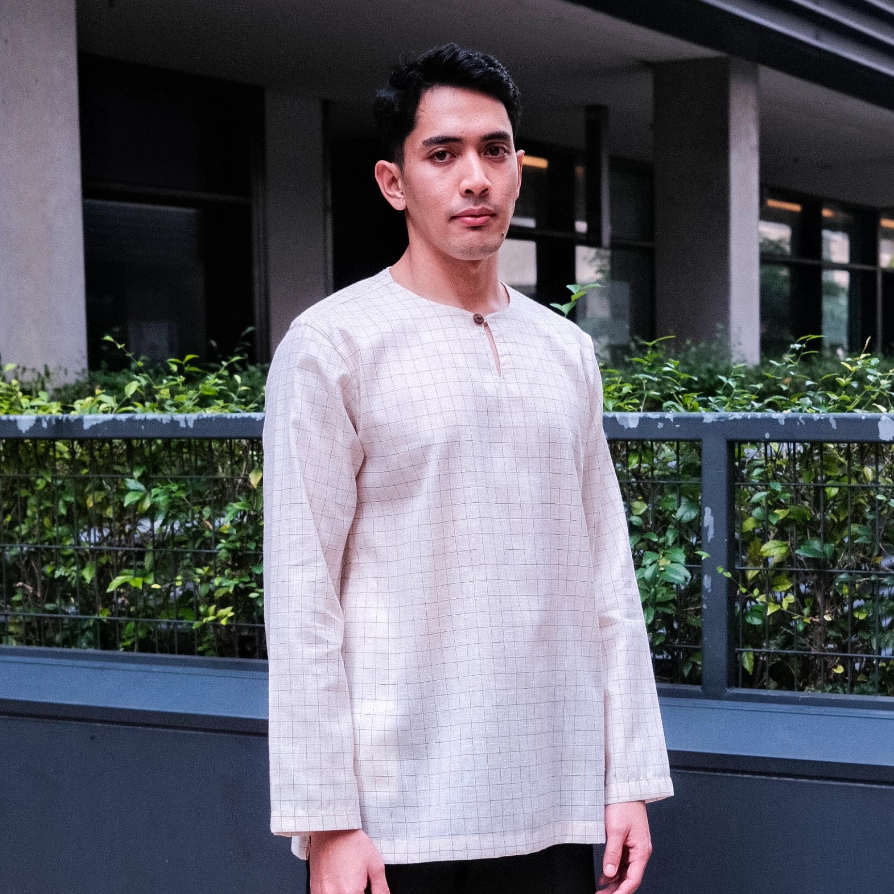 color-light-cream-big-checkered