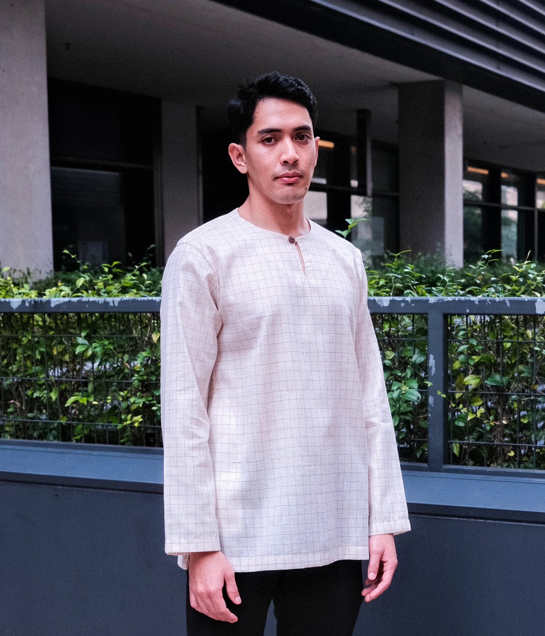 color-light-cream-big-checkered