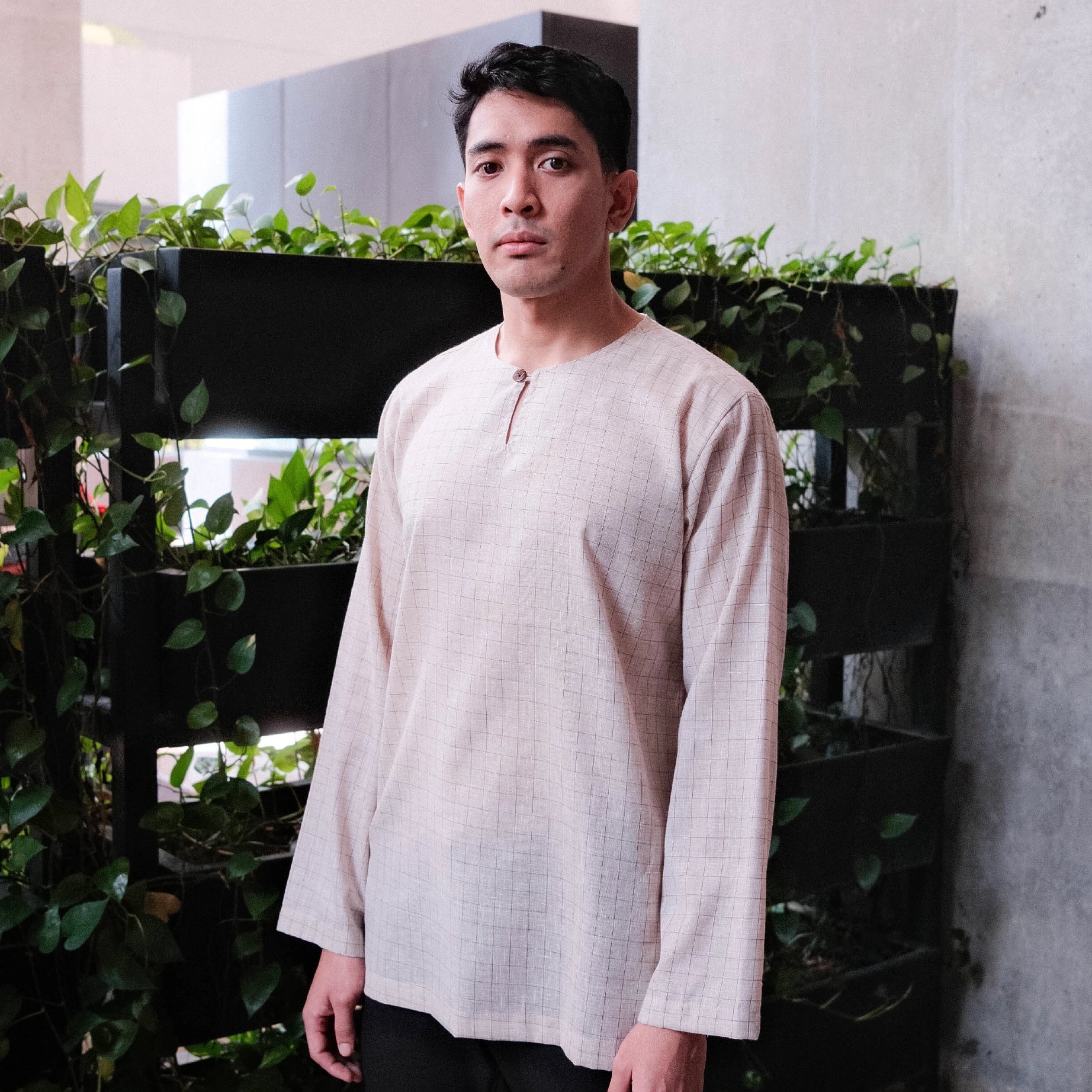 color-light-cream-big-checkered